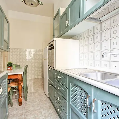 Roman Apartment *