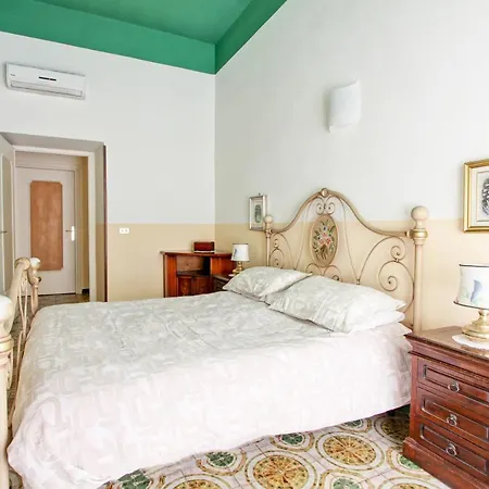 Roman Apartment *