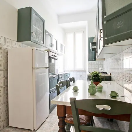 Roman Apartment *